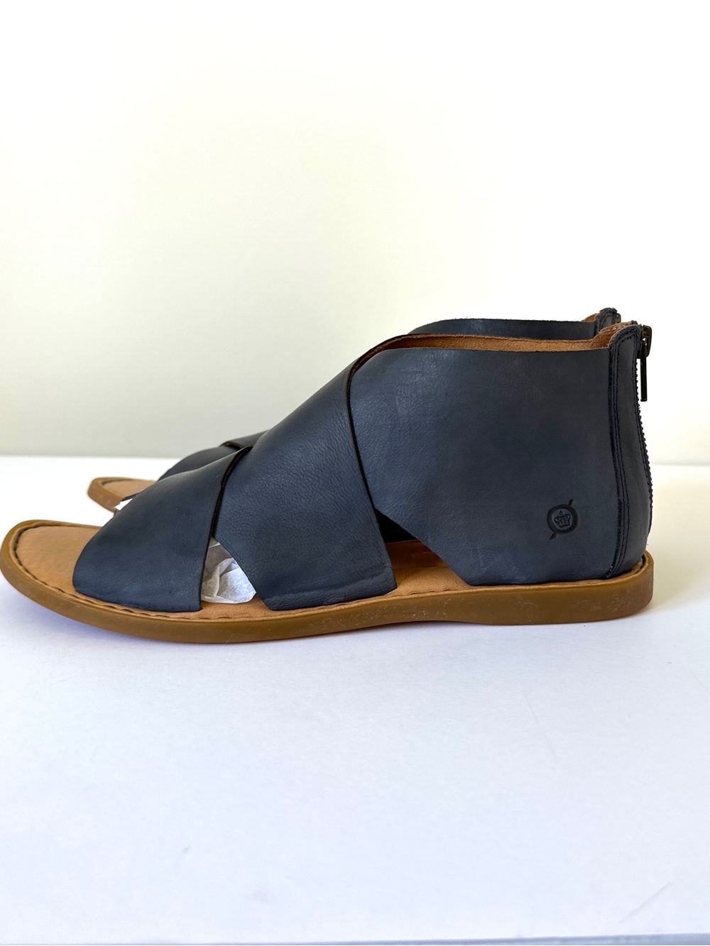 NWOT Born Iwa Leather Sandal in Navy Marine - Picture 4 of 9